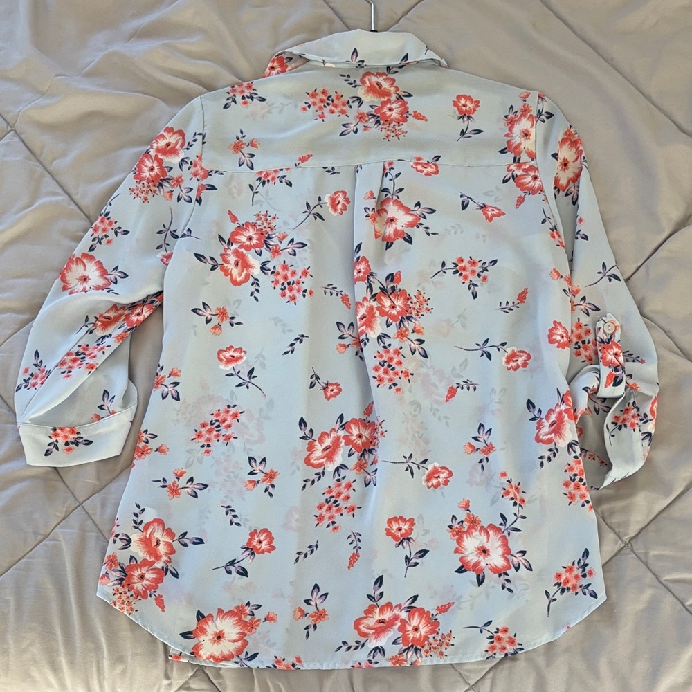 Floral Button-Up Blouse - Picture 2 of 3